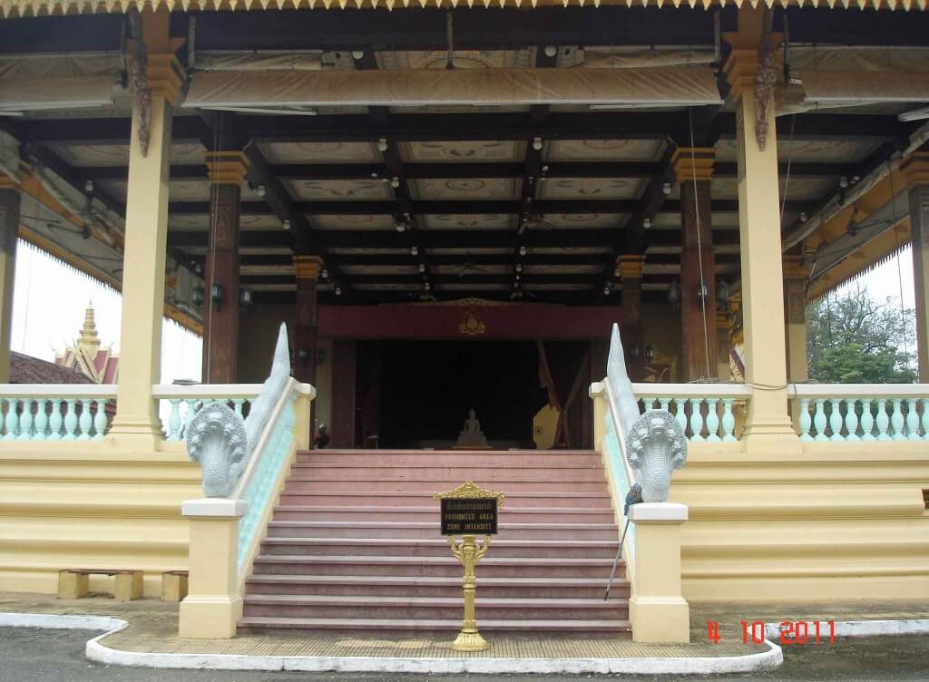 Entrance-steps-to-Phochani-Pavilion with seven headed Naga railing 