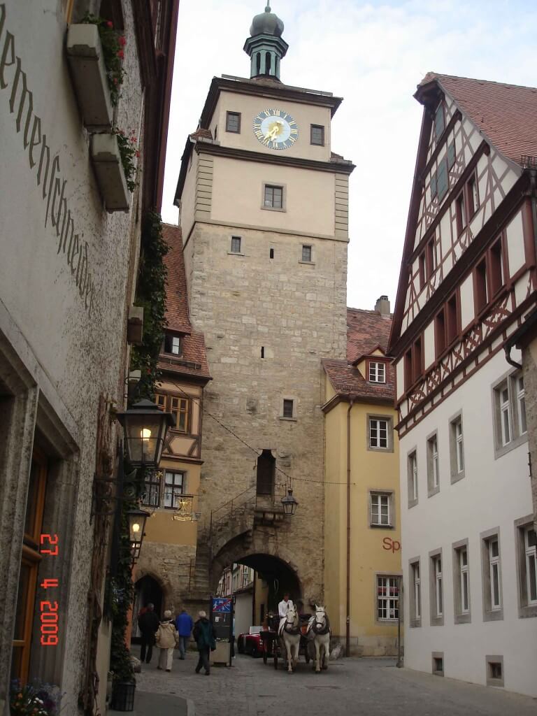 Roderturm Tower-with-horses-Rothenburg 