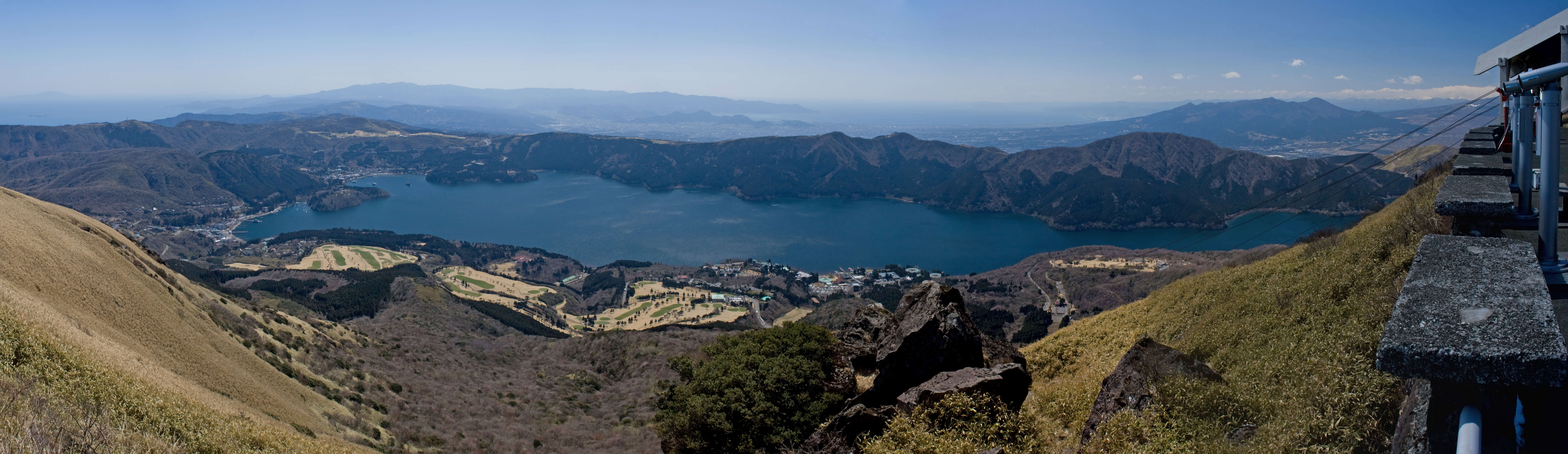 Lake_Ashi_from_Mt.Komagatake_02