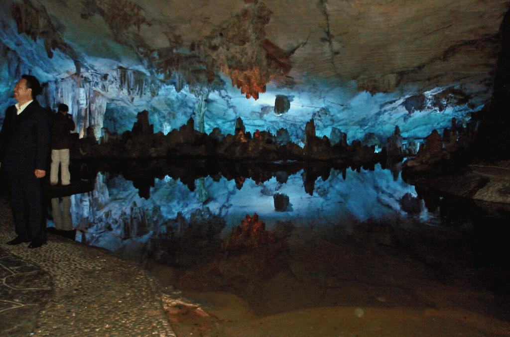 Guilin-views of spectacular 'Crystal Palace of Dragon King-Reed Flute cave