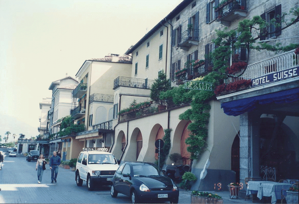 Shop Porticoes waterfront boulevard at Bellagio,Lago-di Como, Lombardy Region