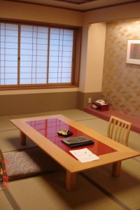 Red and gold decor and tatami mats, Hida Hotel Plaza,Takyama