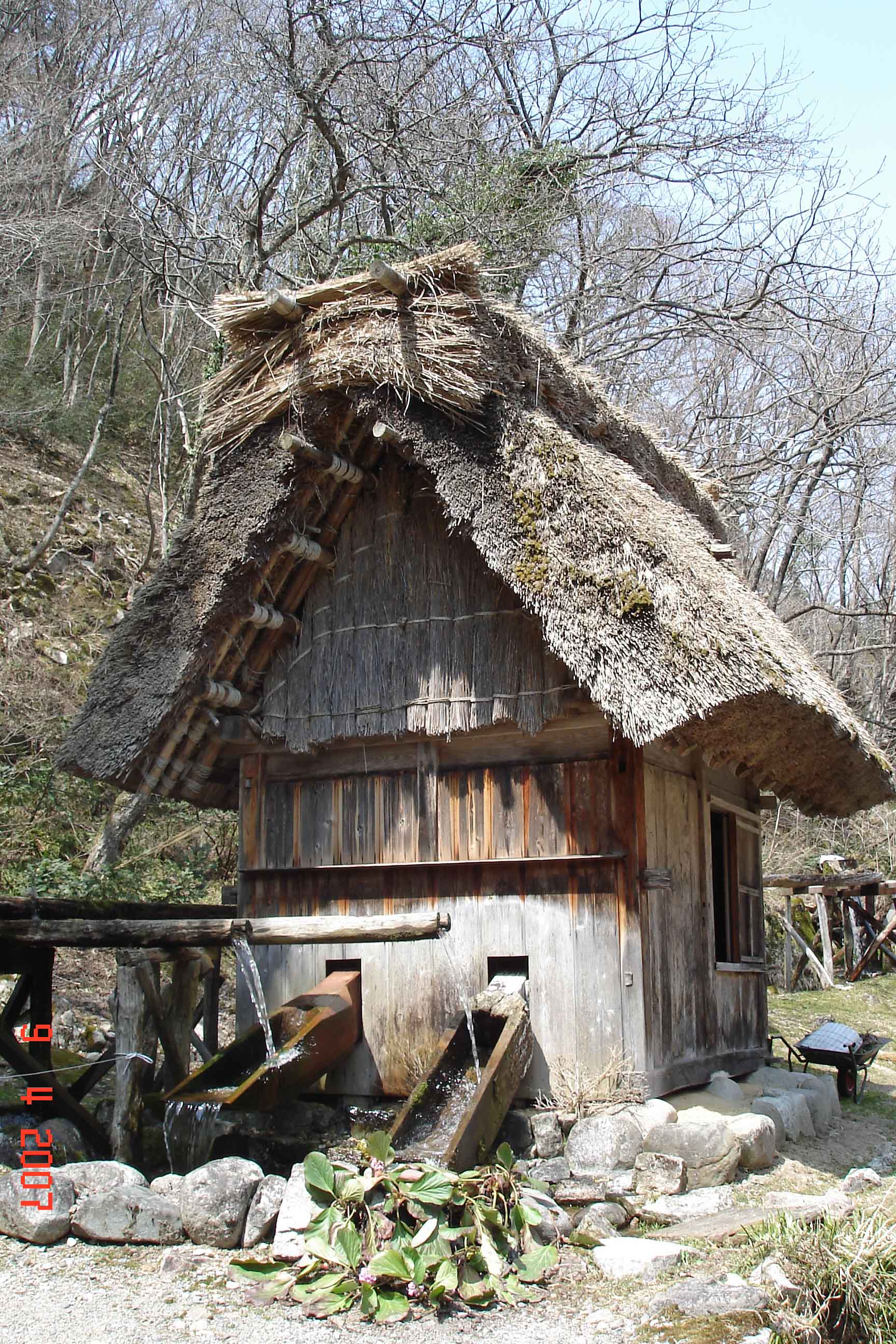 Toyama Farmhouse - Thatched Outbuilding-water recycling
