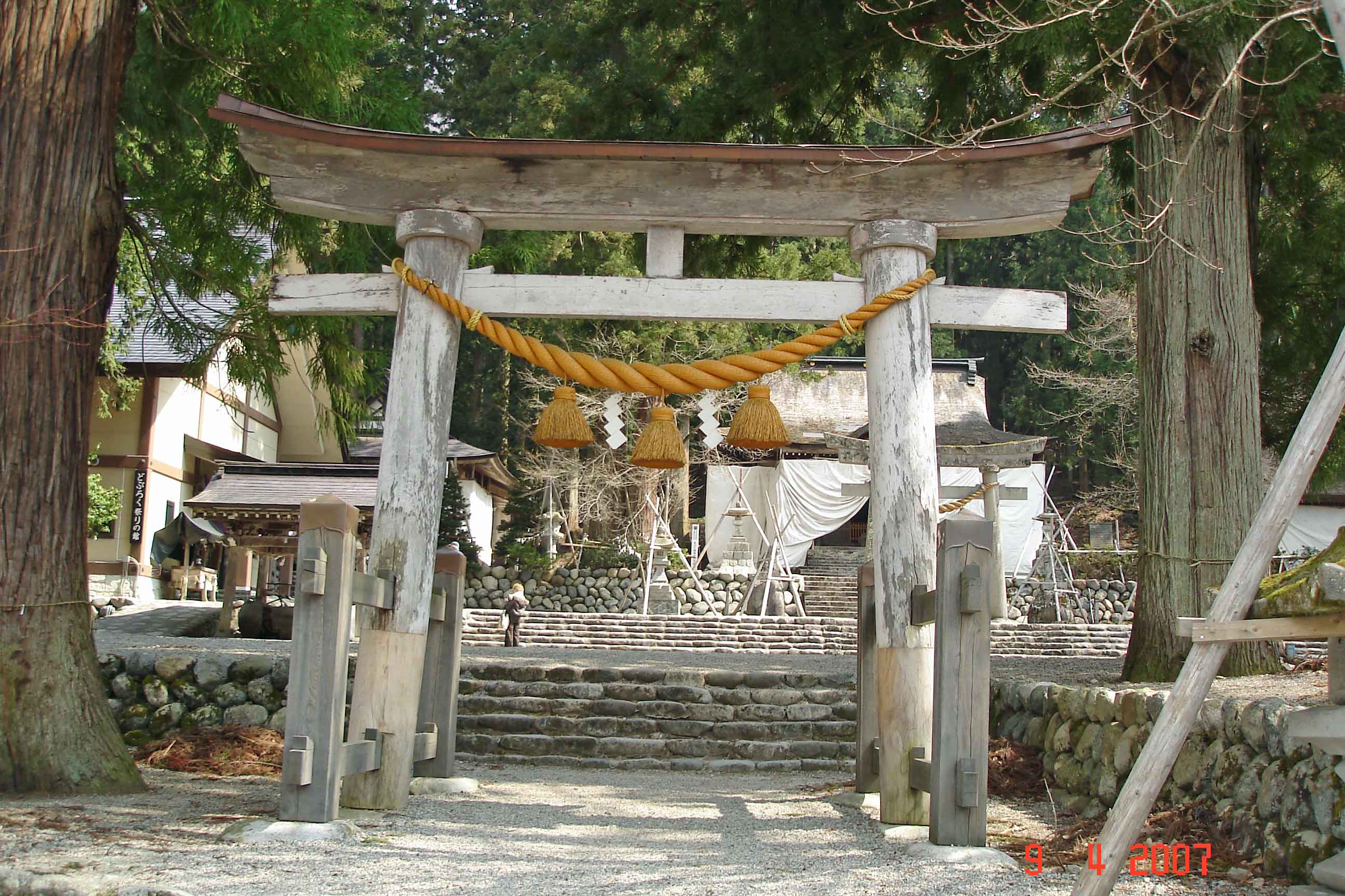 Torii-Gate-to-Hachiman-Shri