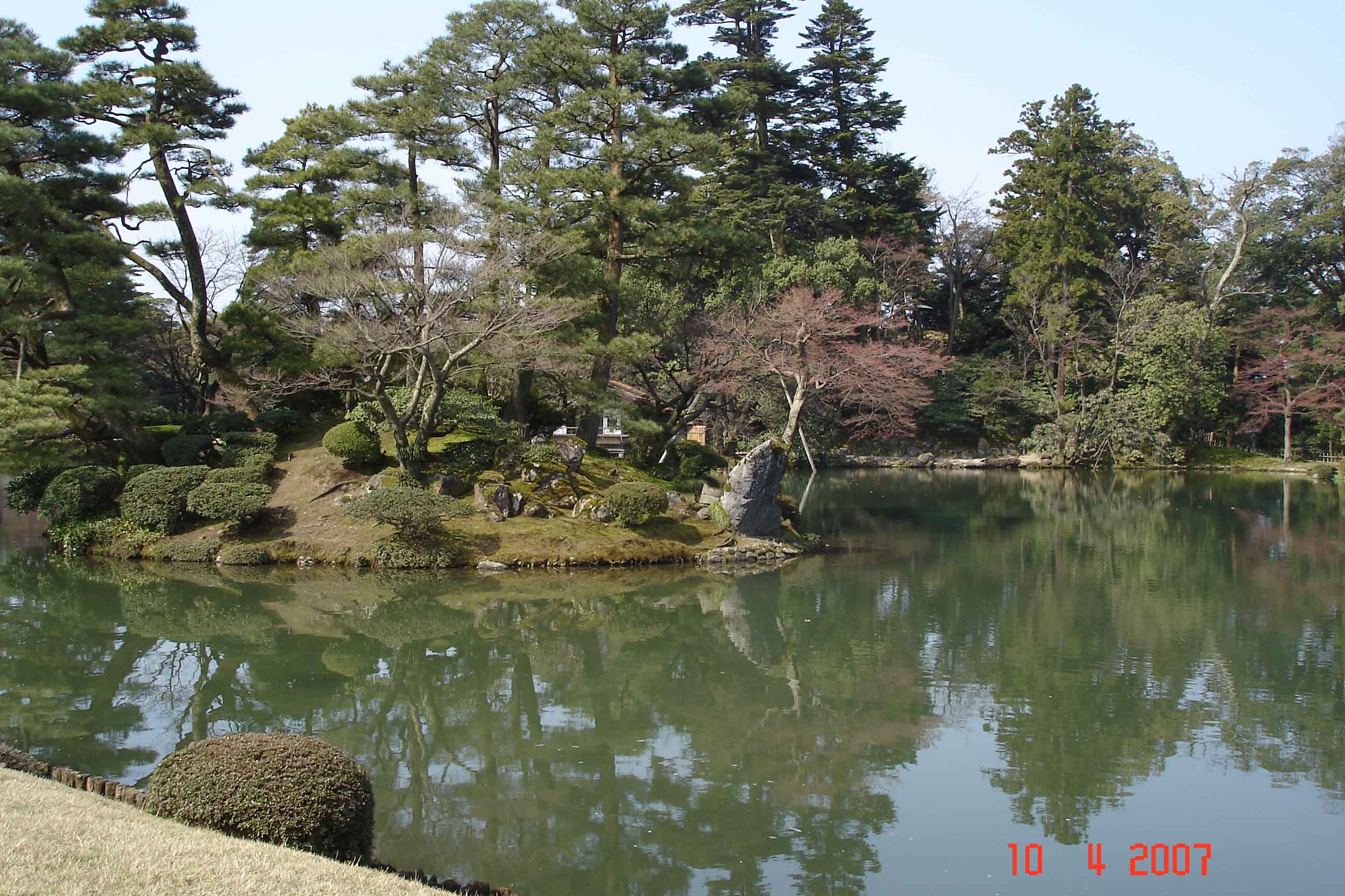 Kasumigaike Pond with Isle shaped like a tortoise - Kenrokuen Park, Kanazawa