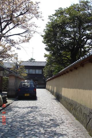 The mud walls of Nagayamon gates (row house gates) Samurai House District