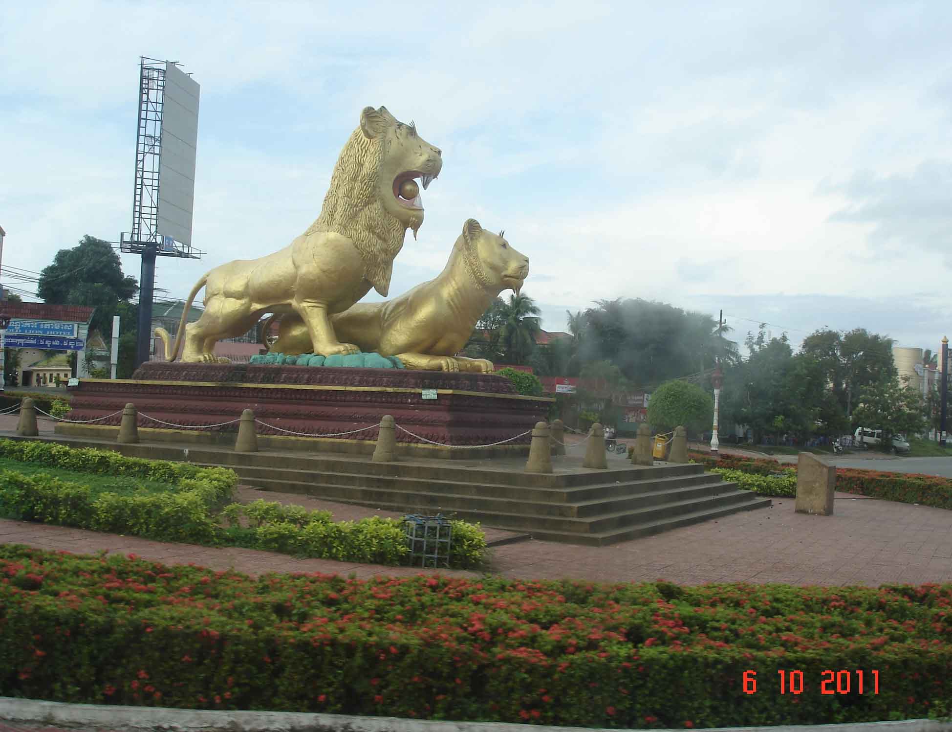 Golden Lions of Sihanoukville at the traffic circle