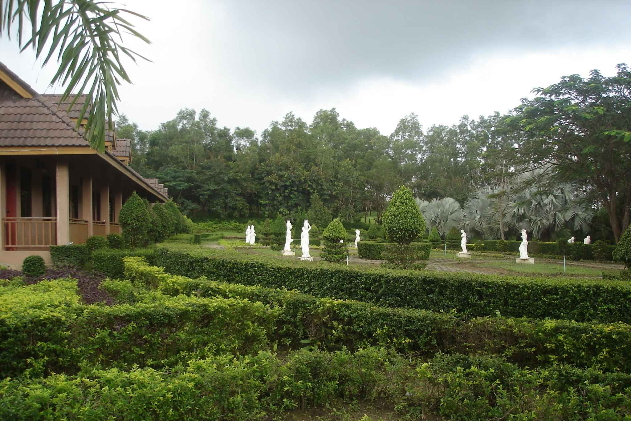Secluded Self-contained Bungalows,green manicured gardens with statues