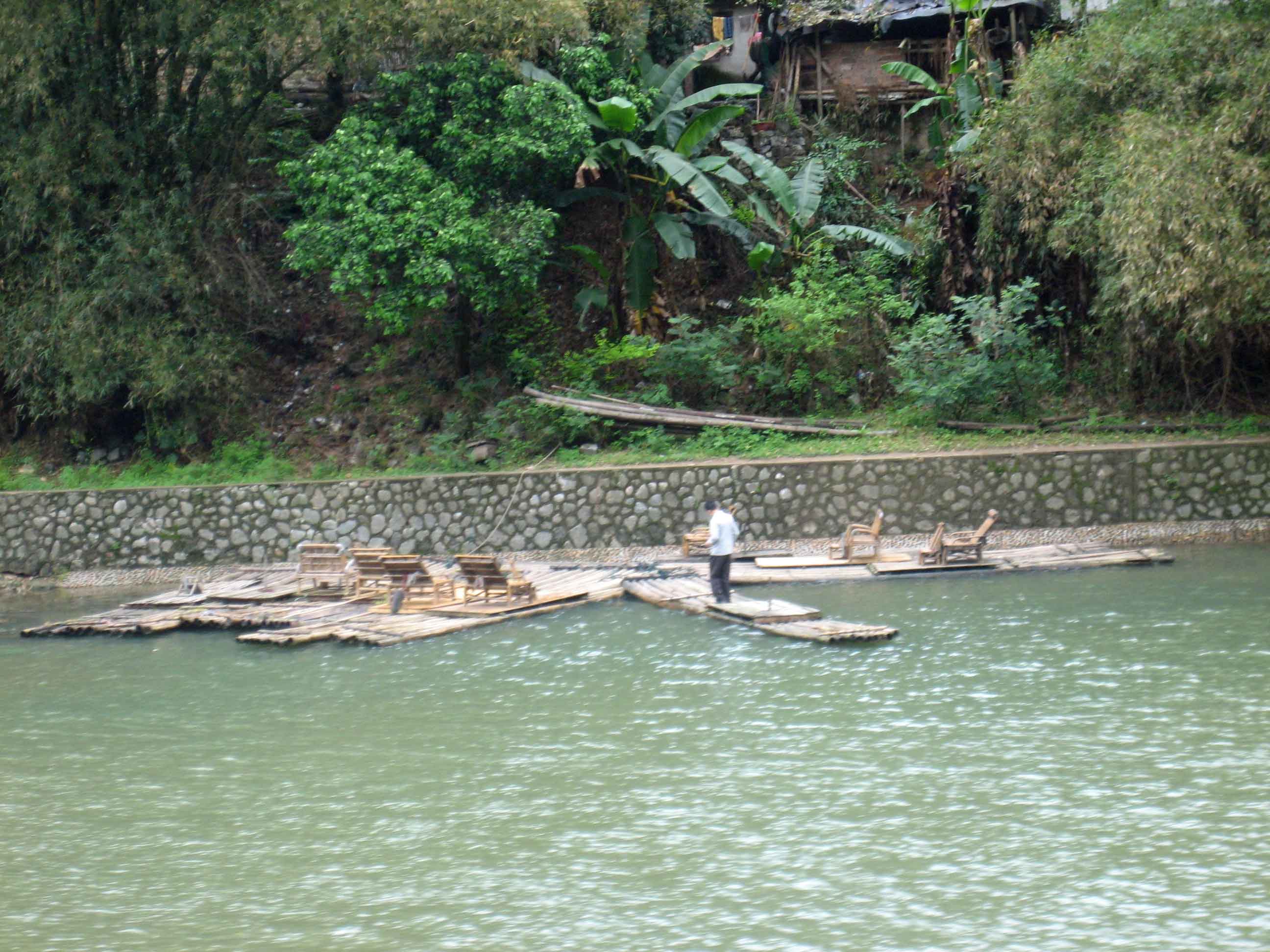 Bamboo-rafts-for-tourists-w