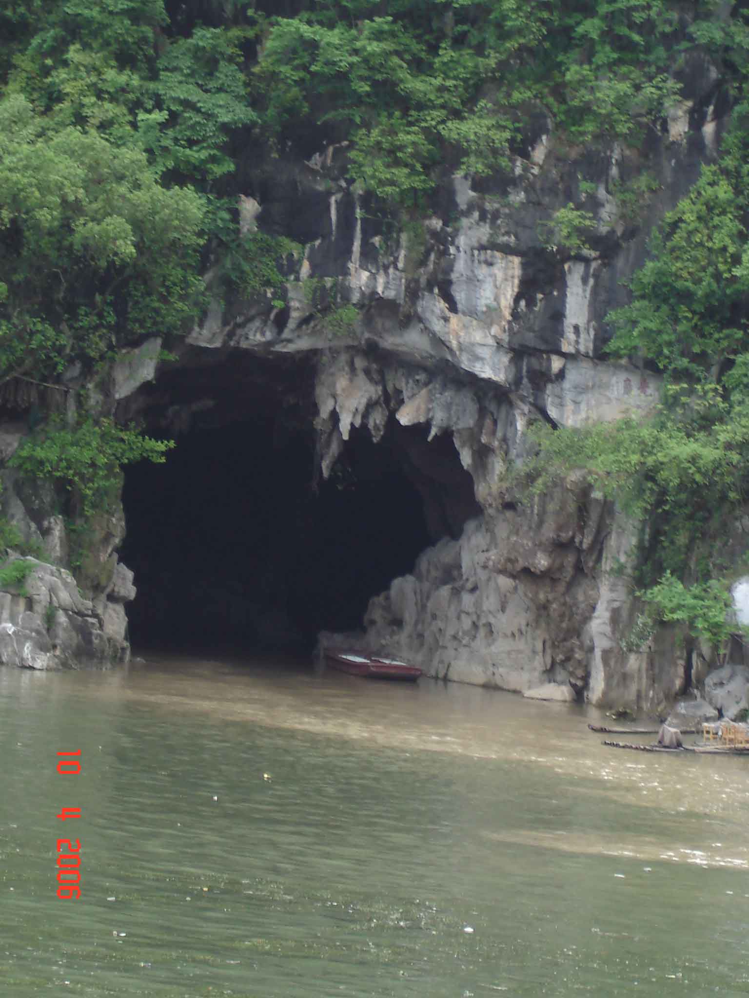 Entrance-to-Crown-Cave---Li