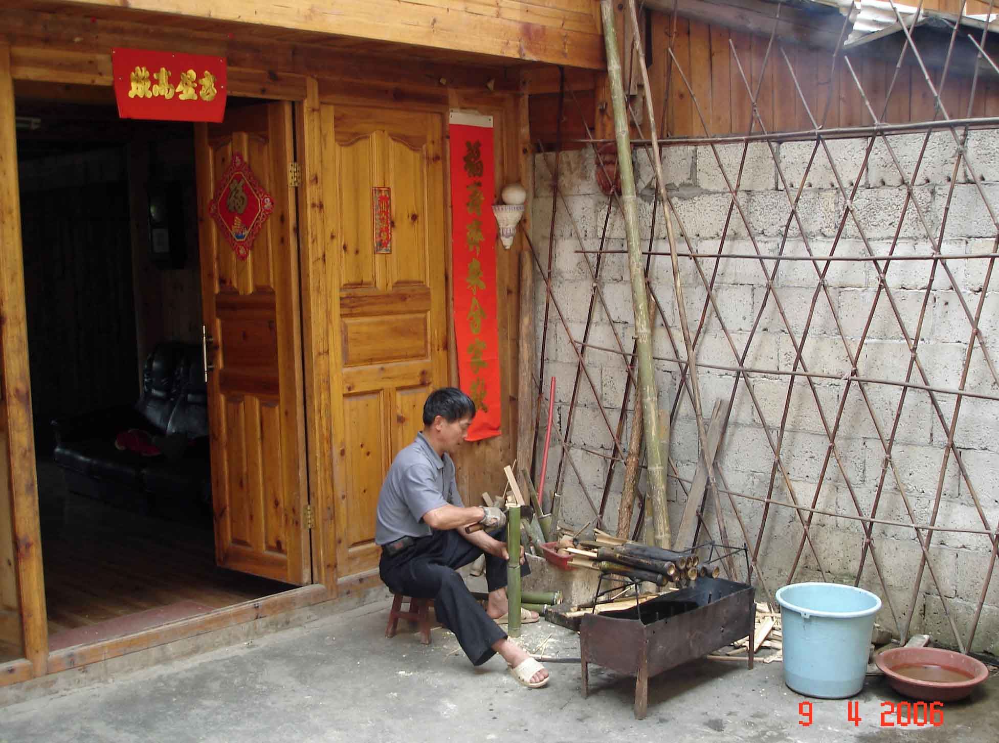 Making-bamboo-dishes