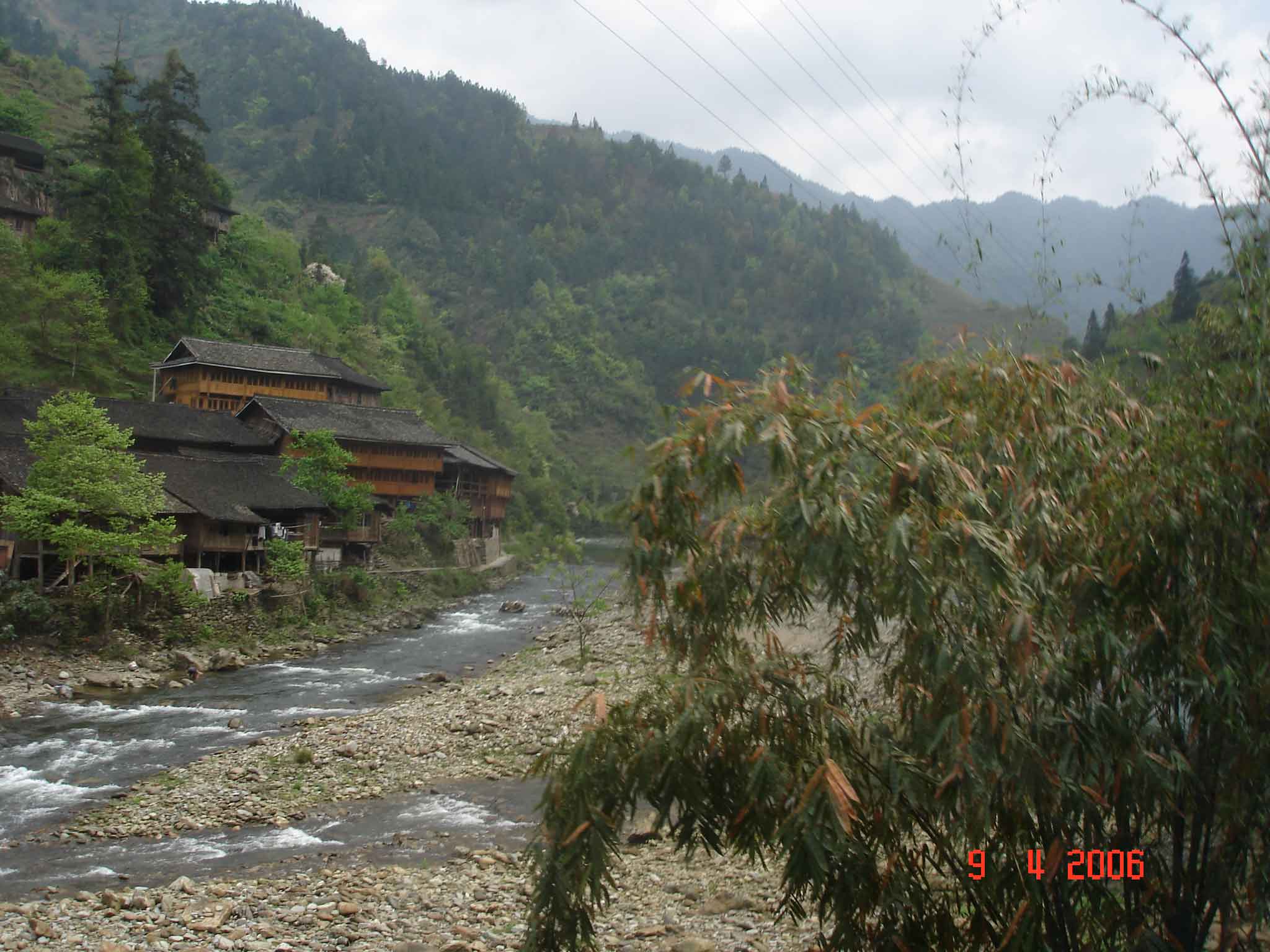 Village-houses-on-river-Ping'an rice terrace