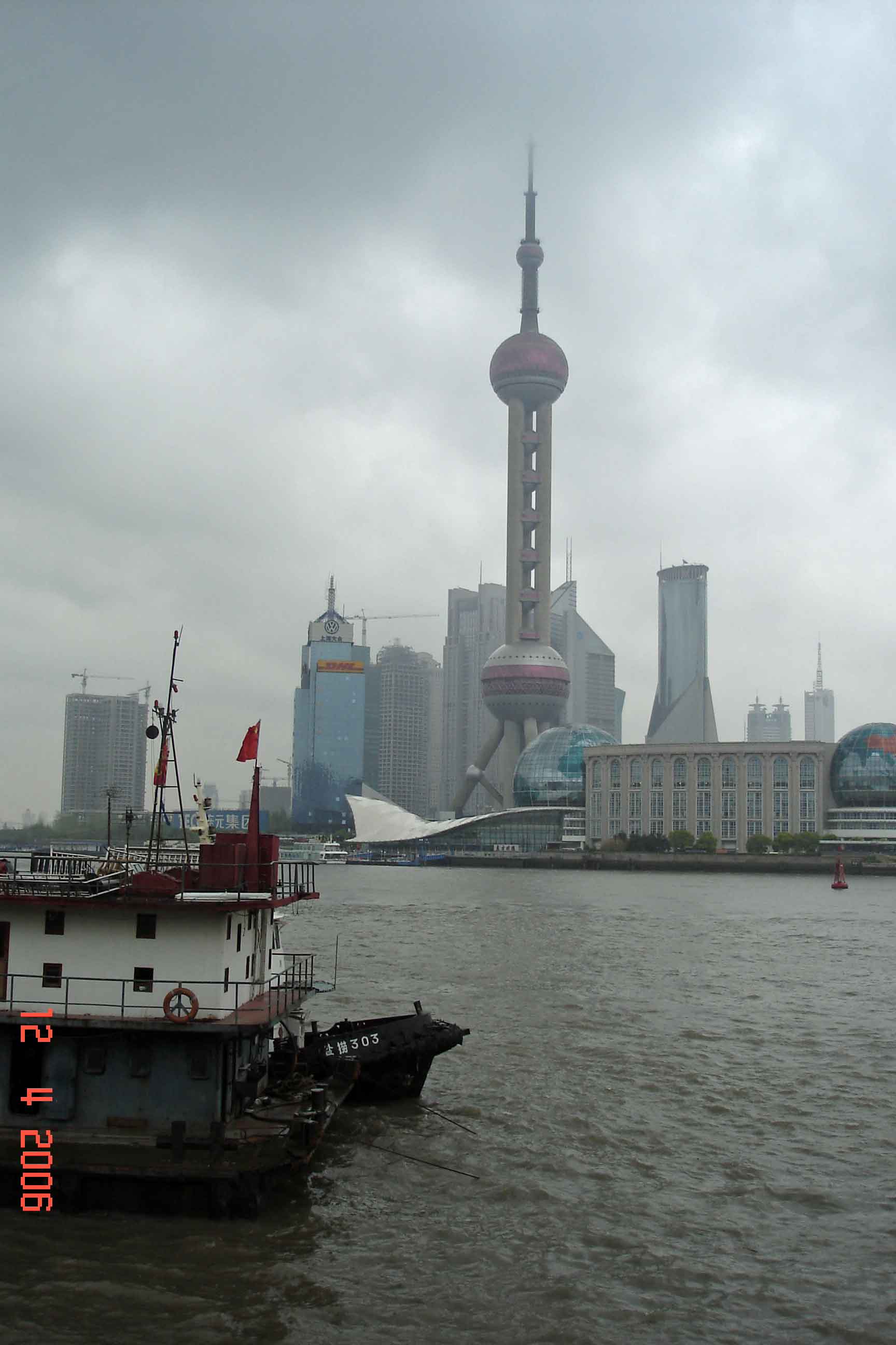 Huangpu-River-Pudong-district-Oriental Pearl TV Tower
