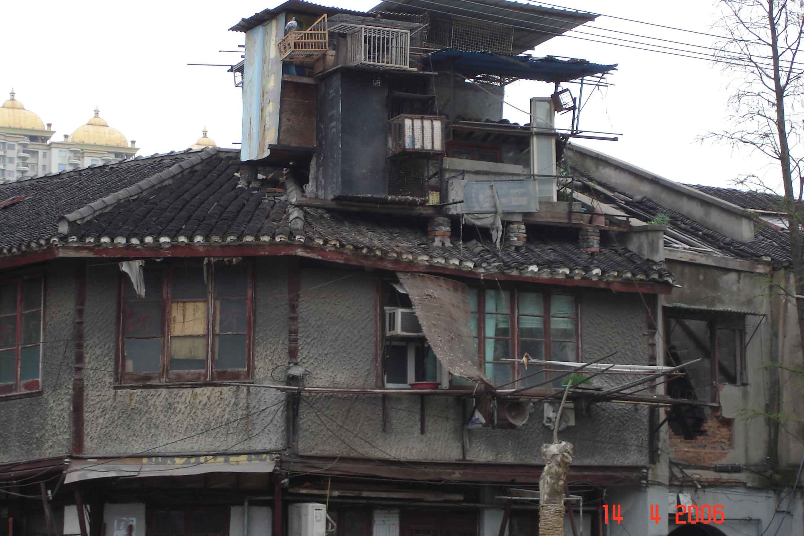 Ramshackle old house with Pigeon Loft - Old Chinese Quarter Shanghai