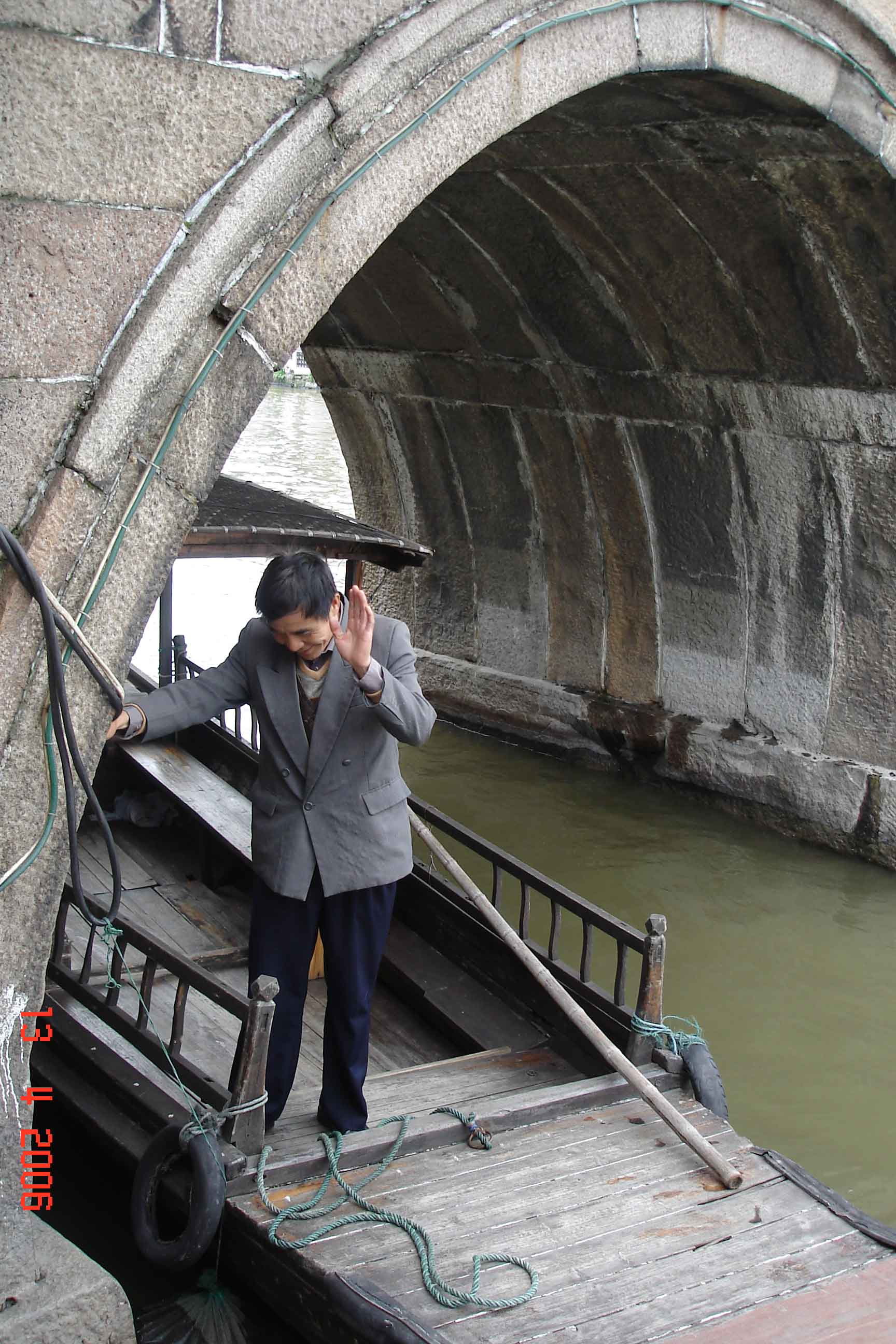 Saying Goodbye to our Boatman-Zhujiajiao Ancient Water Town