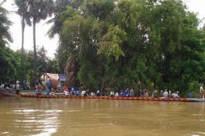 Long Canoe Sangkae River 