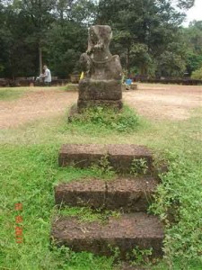 Headless Statue-Terrace of Leper King-Royal square