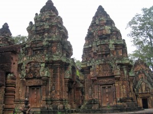 exquisite carvings Benteay Srei- Siem Reip