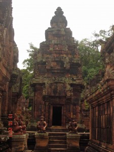 Benteay Srei-exquisite carvings-temple guardians-Siem Reap 